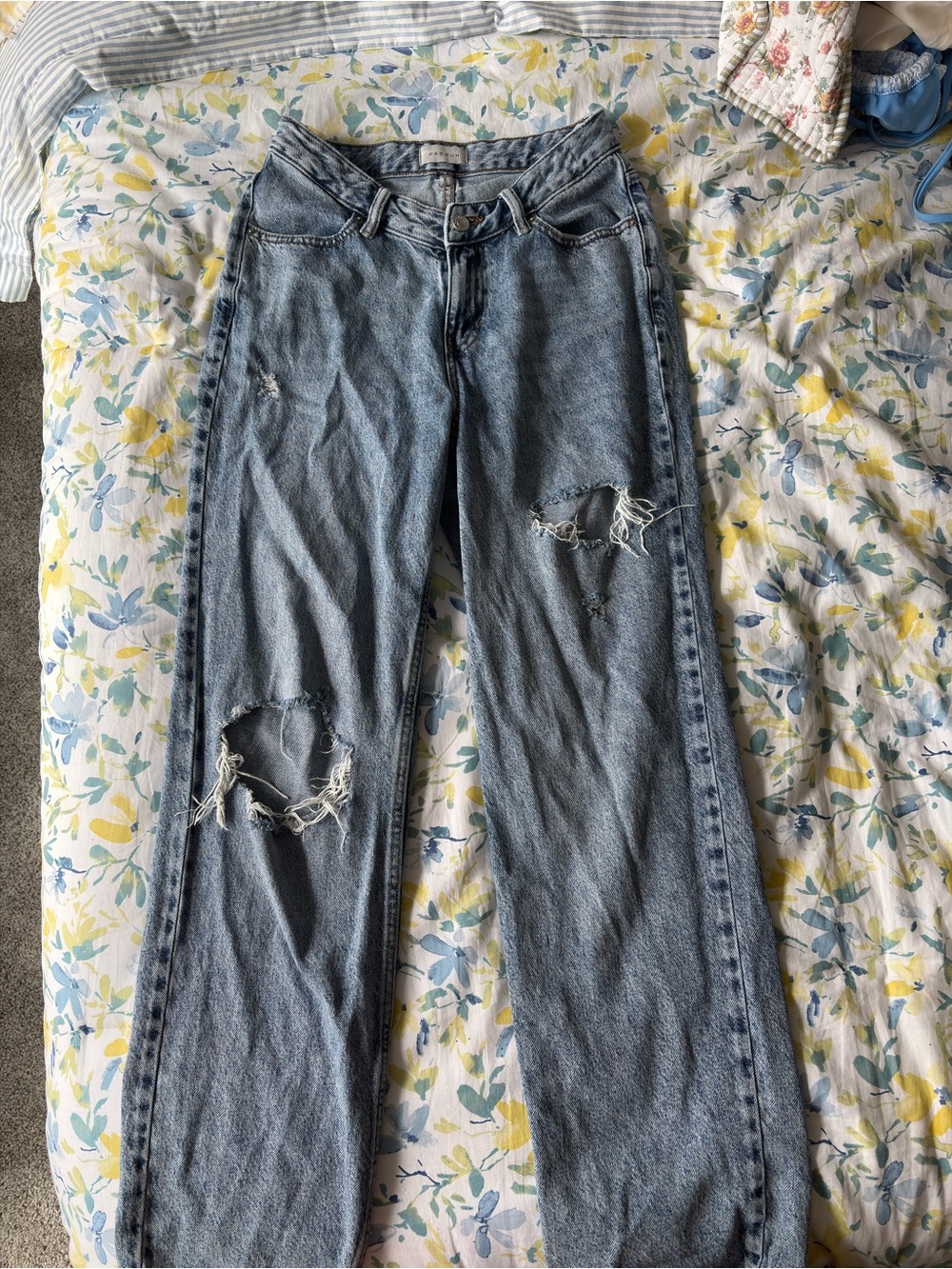 PacSun Women's Straight Leg Distressed Jeans - Light Blue